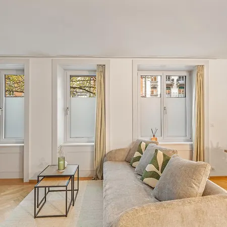 Im Stadtzentrum Gelegenes Mit Kingsize Bed Apartment