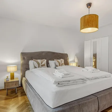 Im Stadtzentrum Gelegenes Mit Kingsize Bed