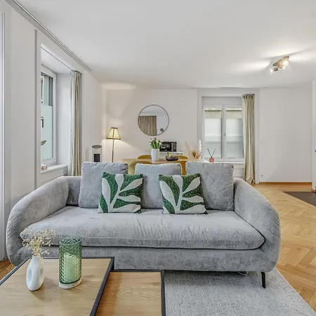 Im Stadtzentrum Gelegenes Mit Kingsize Bed 아파트 *